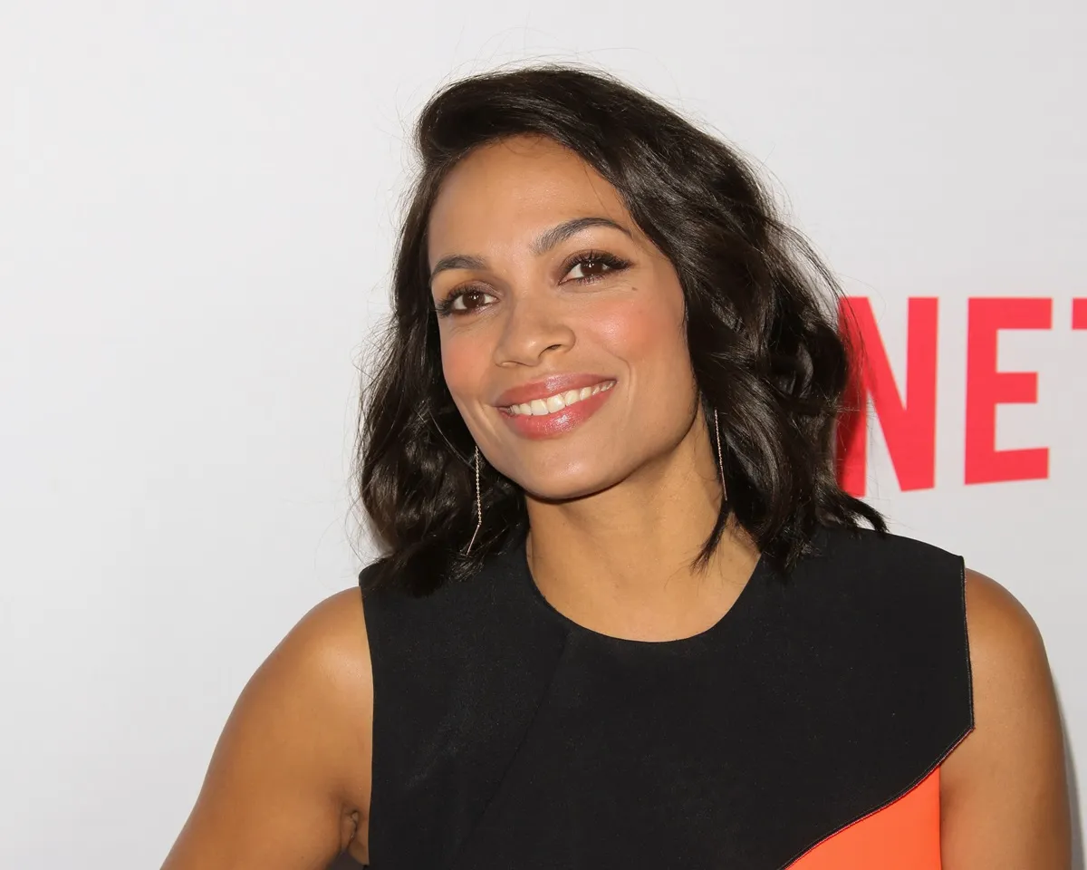 Rosario Dawson posing at the premiere of Marvel's 'Daredevil'.